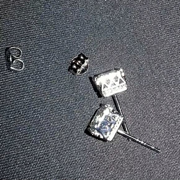 NEW! Sparkling 925 Sterling Cubic Zirconia Studs💎 - Picture 7 of 8